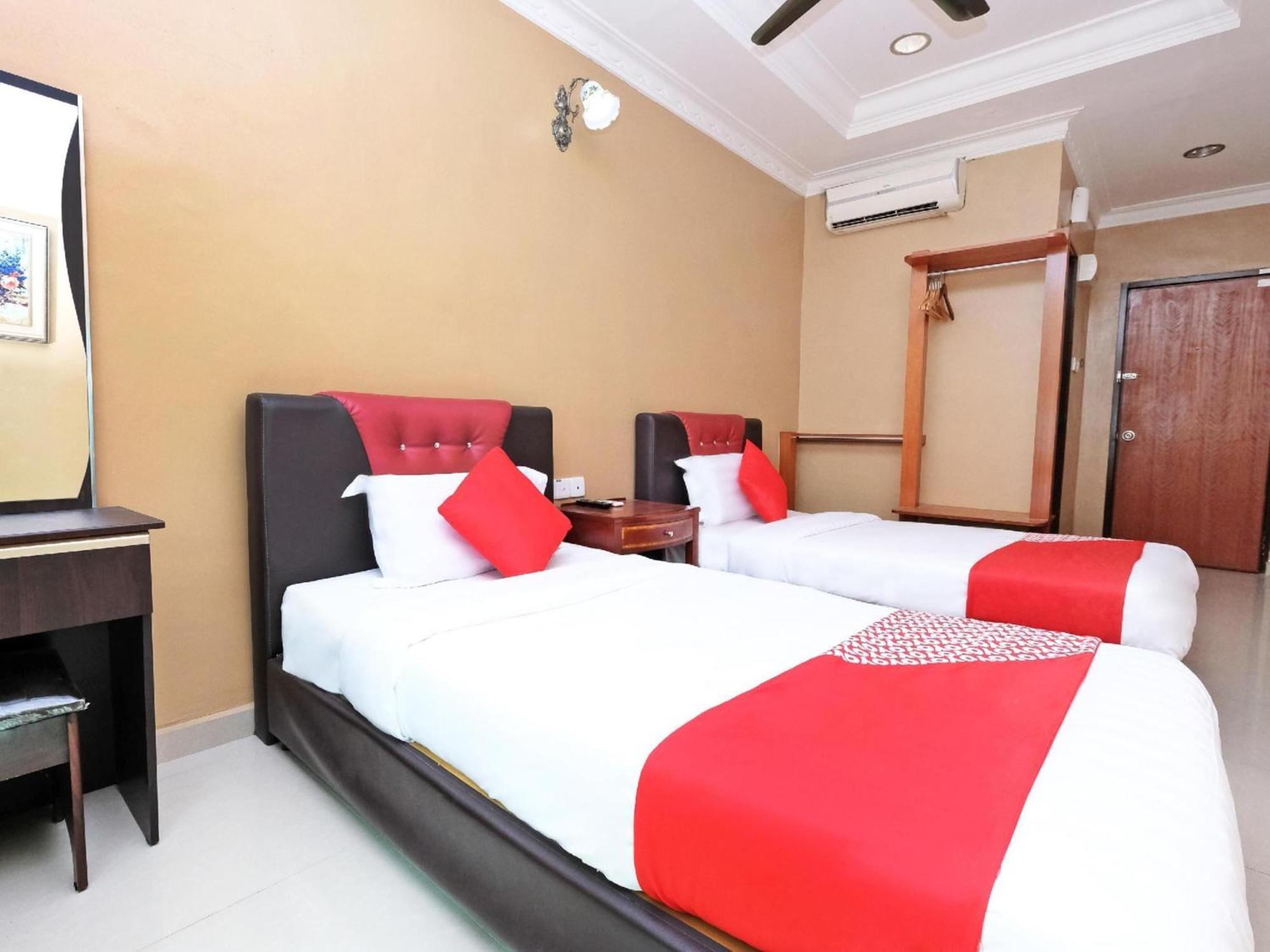 Super Oyo 707 Ayuni Hotel Bangi Exterior photo